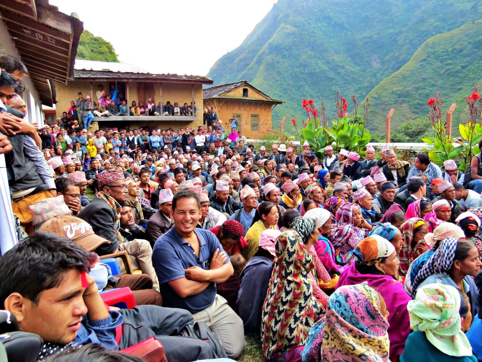 उत्साहित स्थानीय
